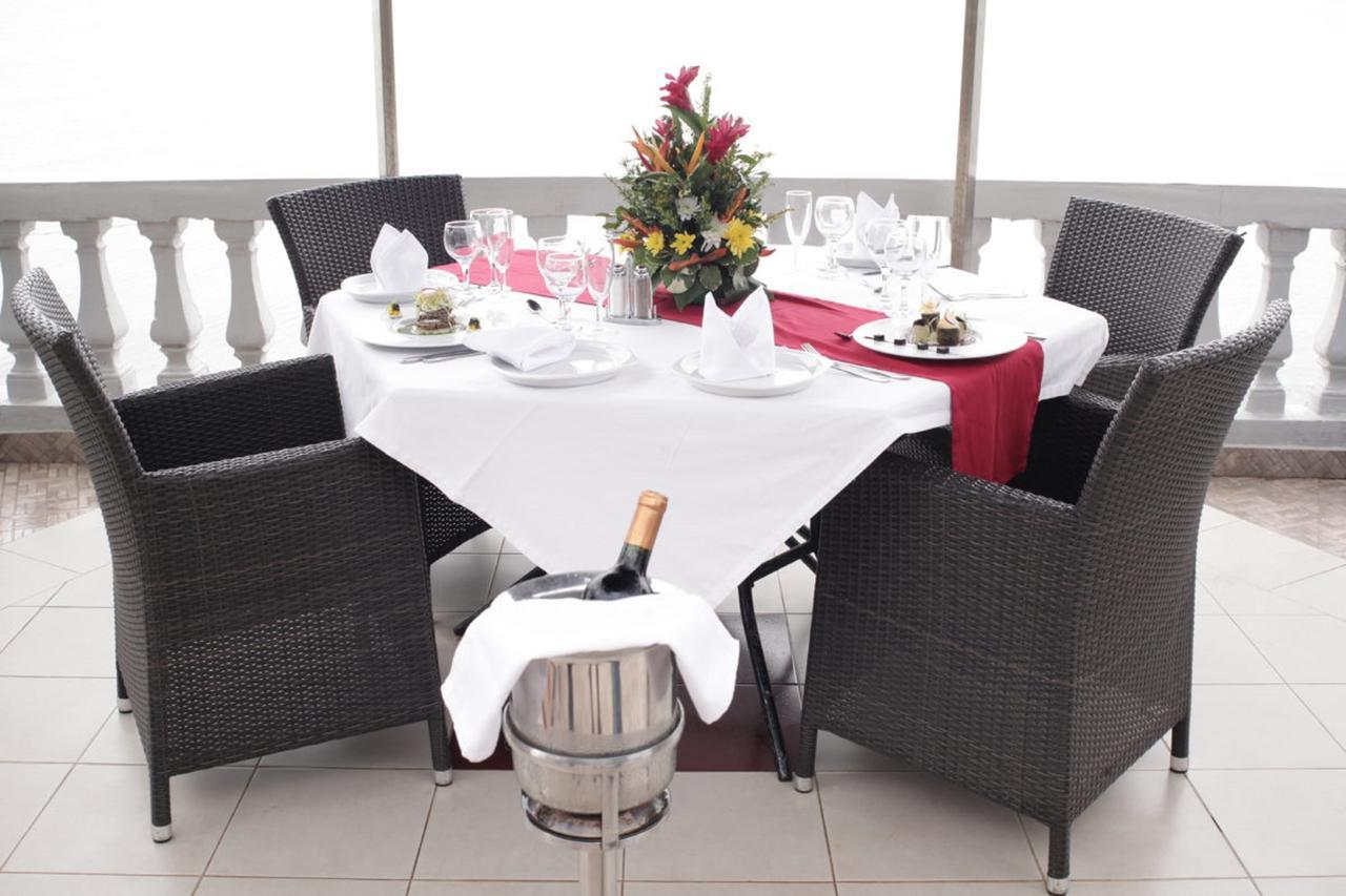 Hotel Le Petit Bateau Conakry Bagian luar foto