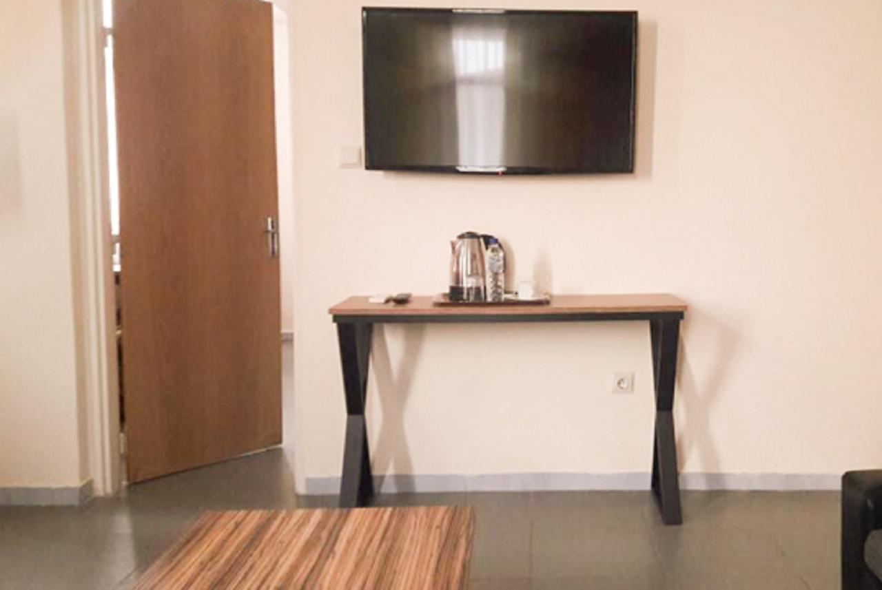 Hotel Le Petit Bateau Conakry Bagian luar foto