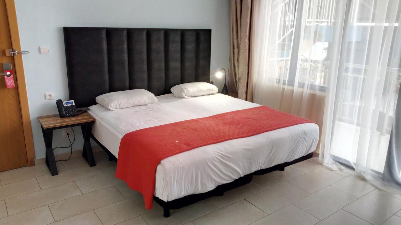 Hotel Le Petit Bateau Conakry Bagian luar foto
