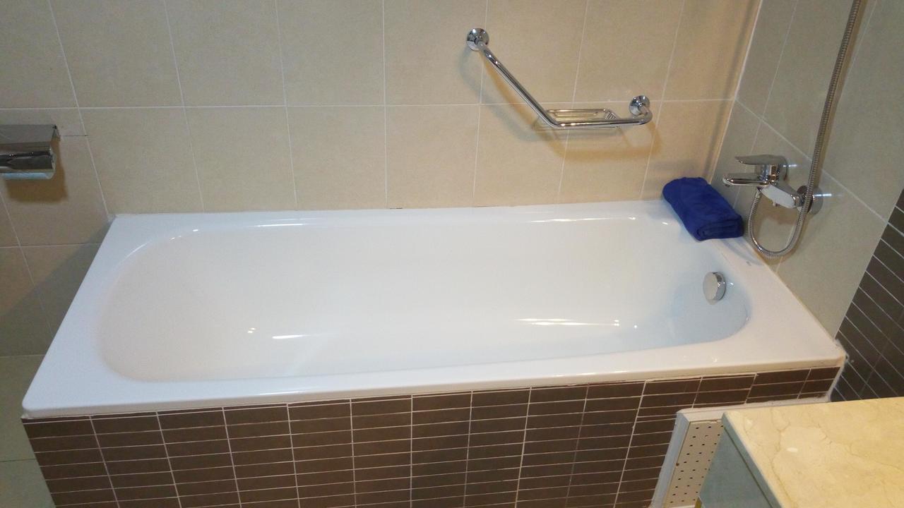 Hotel Le Petit Bateau Conakry Bagian luar foto