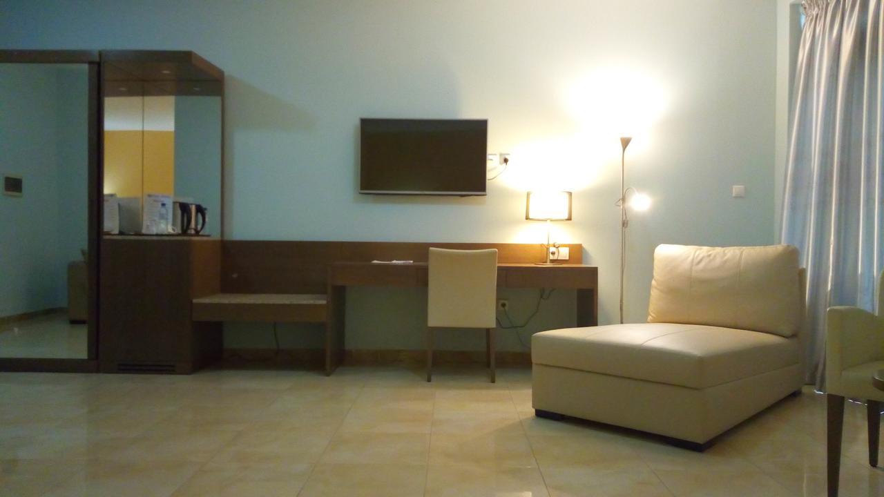 Hotel Le Petit Bateau Conakry Bagian luar foto