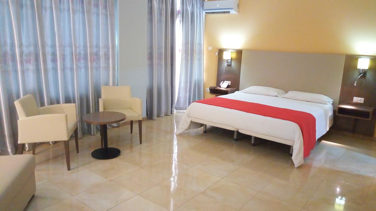 Hotel Le Petit Bateau Conakry Bagian luar foto