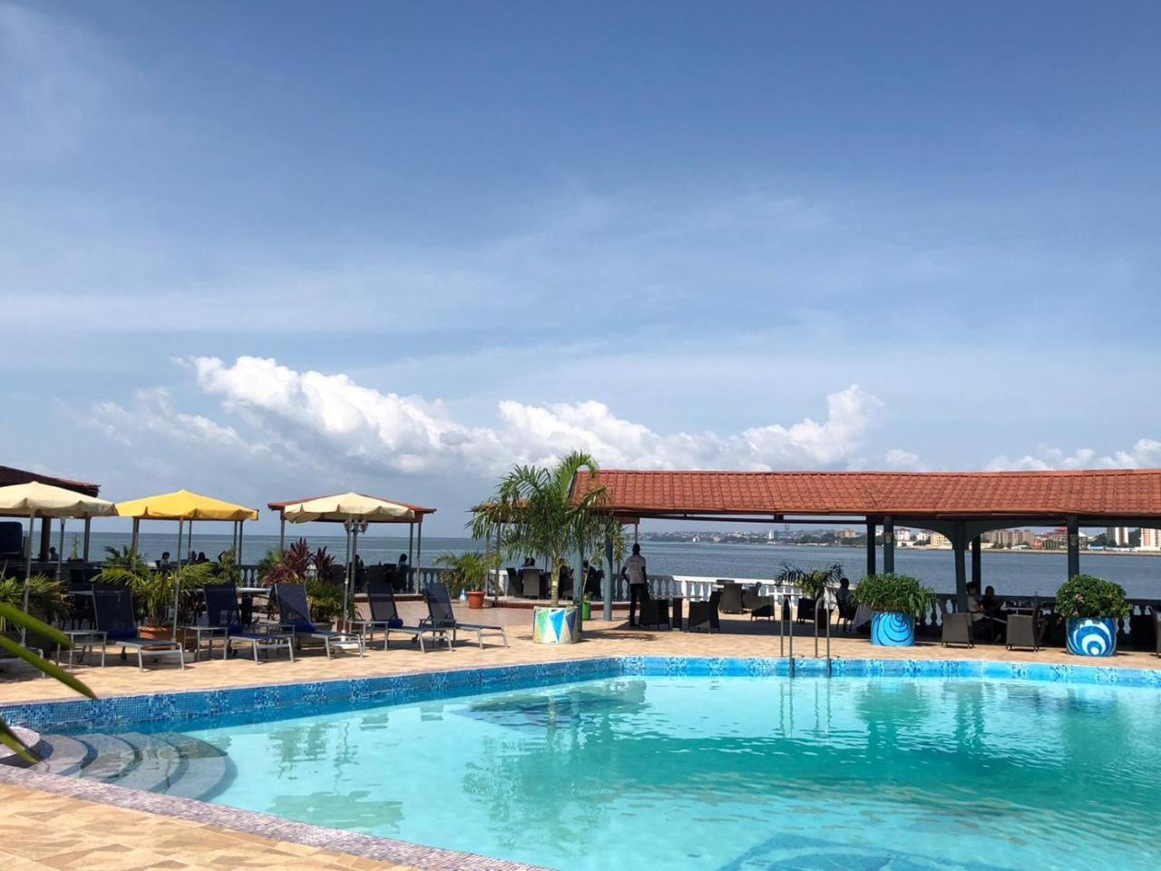 Hotel Le Petit Bateau Conakry Bagian luar foto