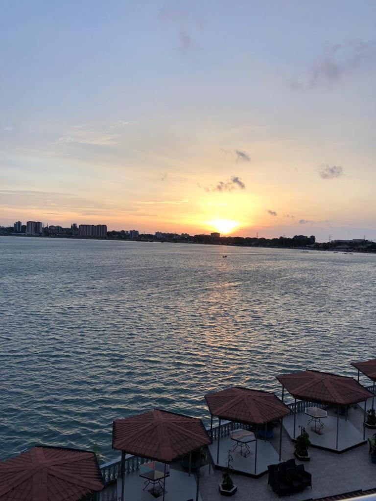 Hotel Le Petit Bateau Conakry Bagian luar foto
