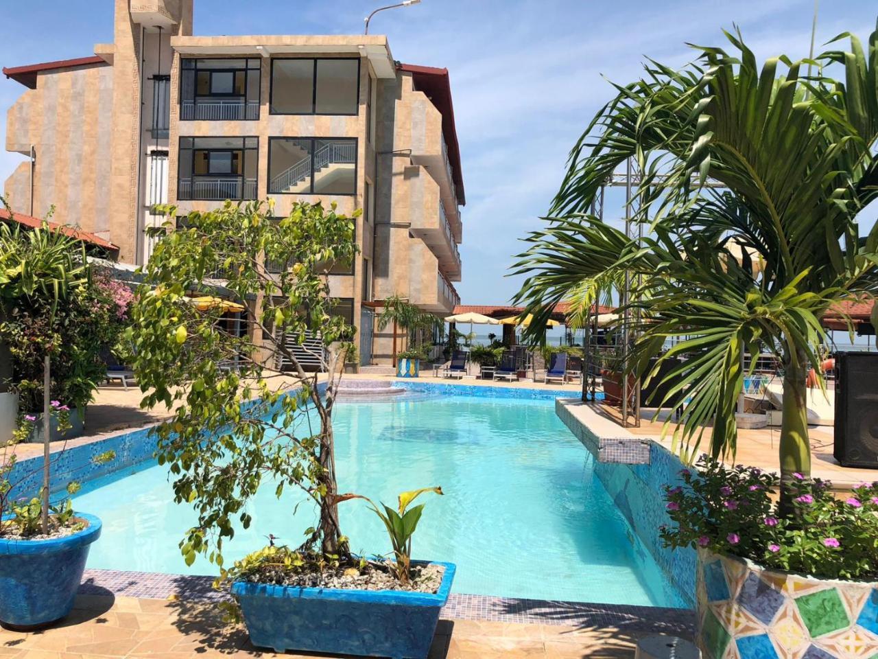 Hotel Le Petit Bateau Conakry Bagian luar foto