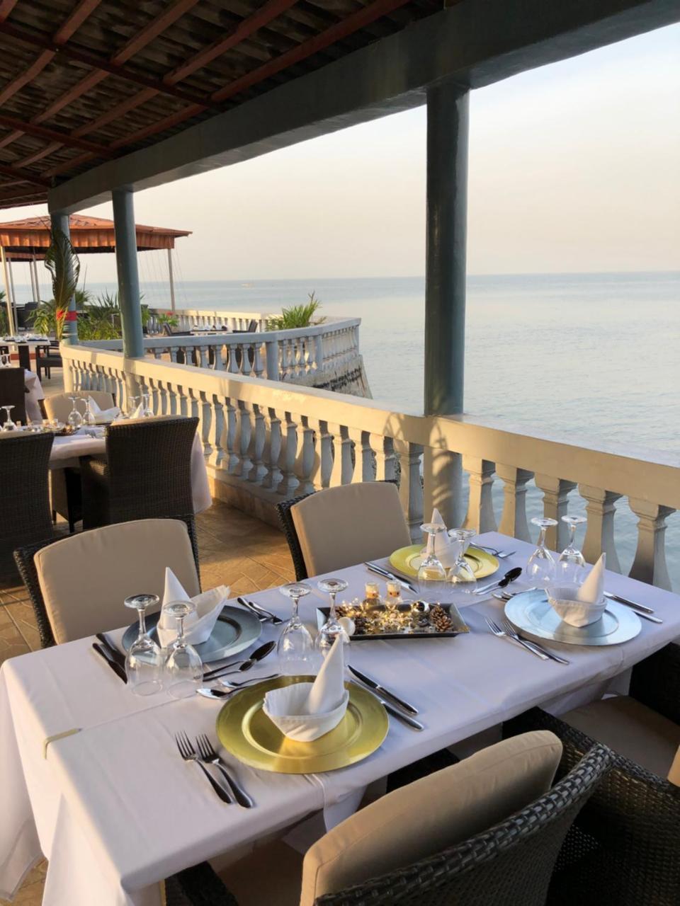 Hotel Le Petit Bateau Conakry Bagian luar foto