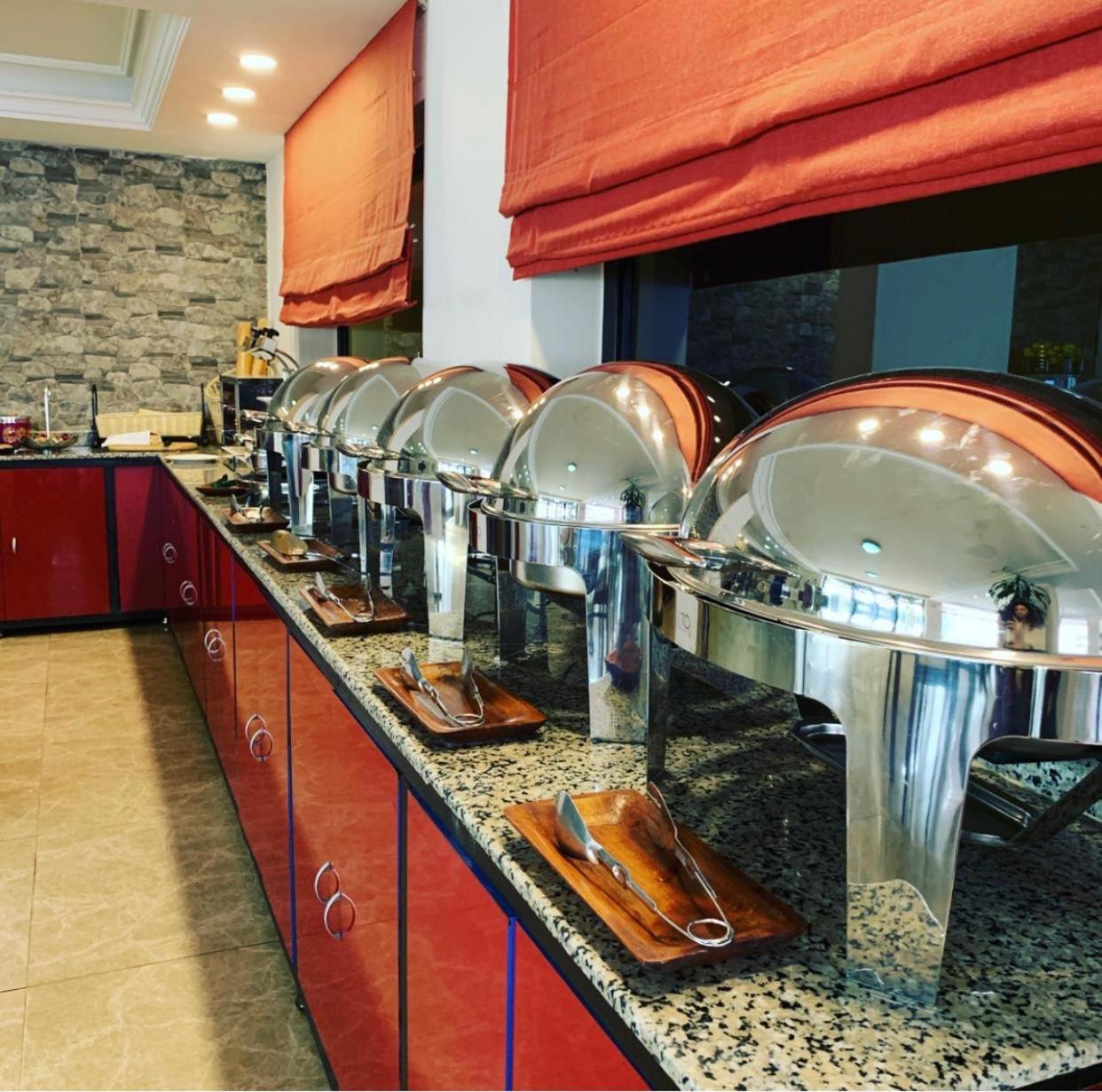Hotel Le Petit Bateau Conakry Bagian luar foto